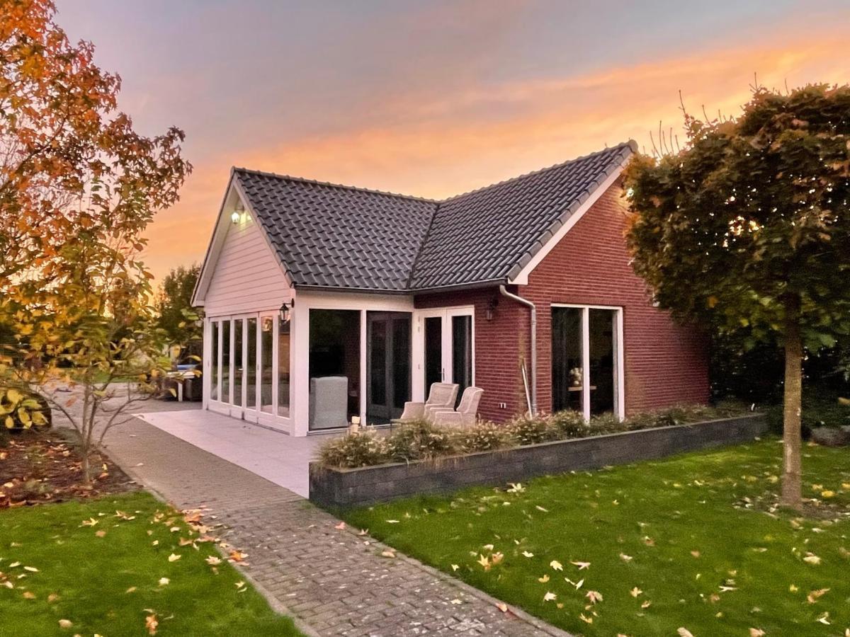 Gastenverblijf Bij De Buuren Dirksland Exterior foto